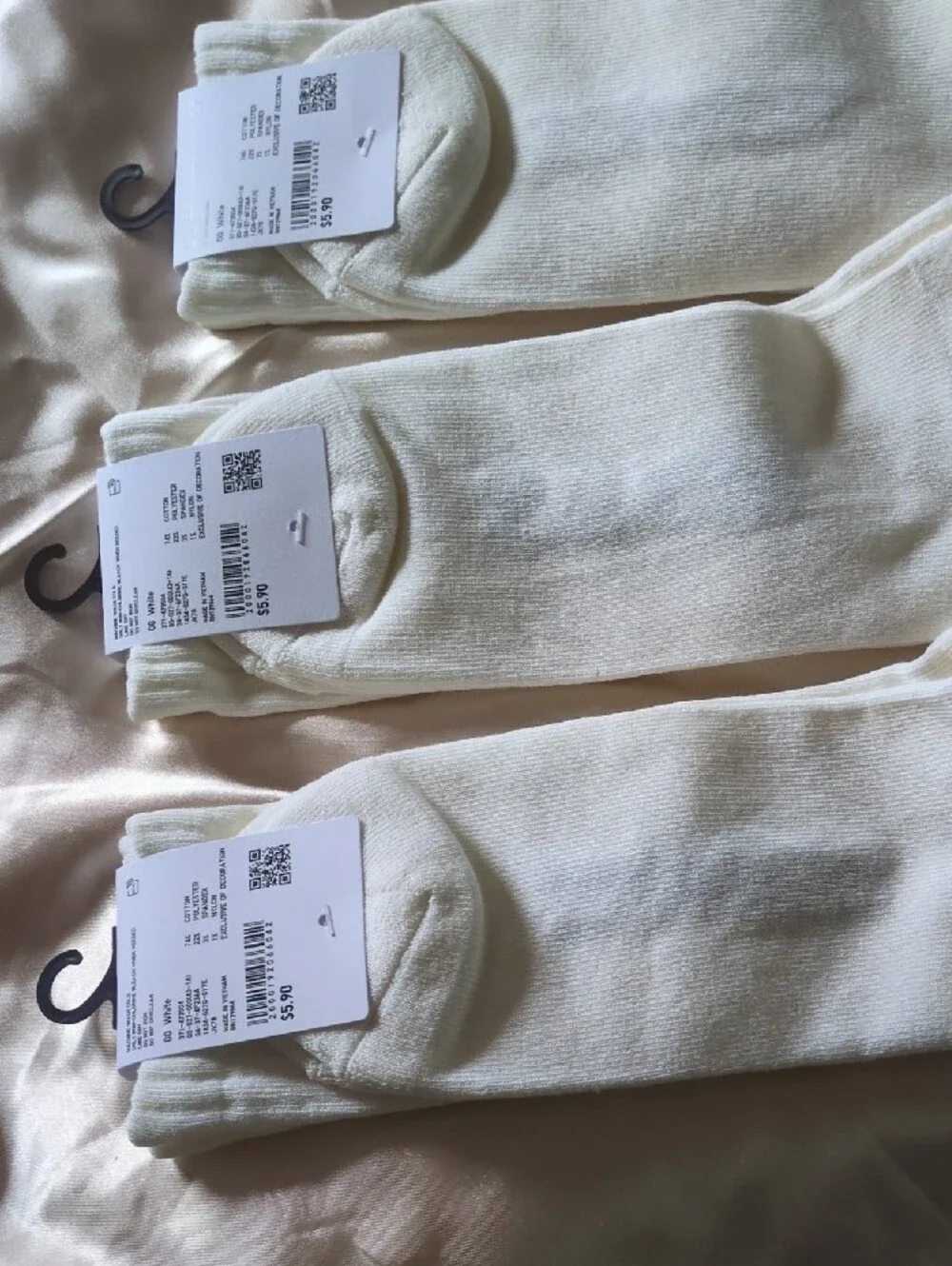 Uniqlo x KAWS Cream Crew Socks - 3 Pair with Banana Embroidery